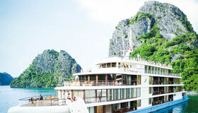 Capture the majestic beauty of Halong’s cruise landmarks